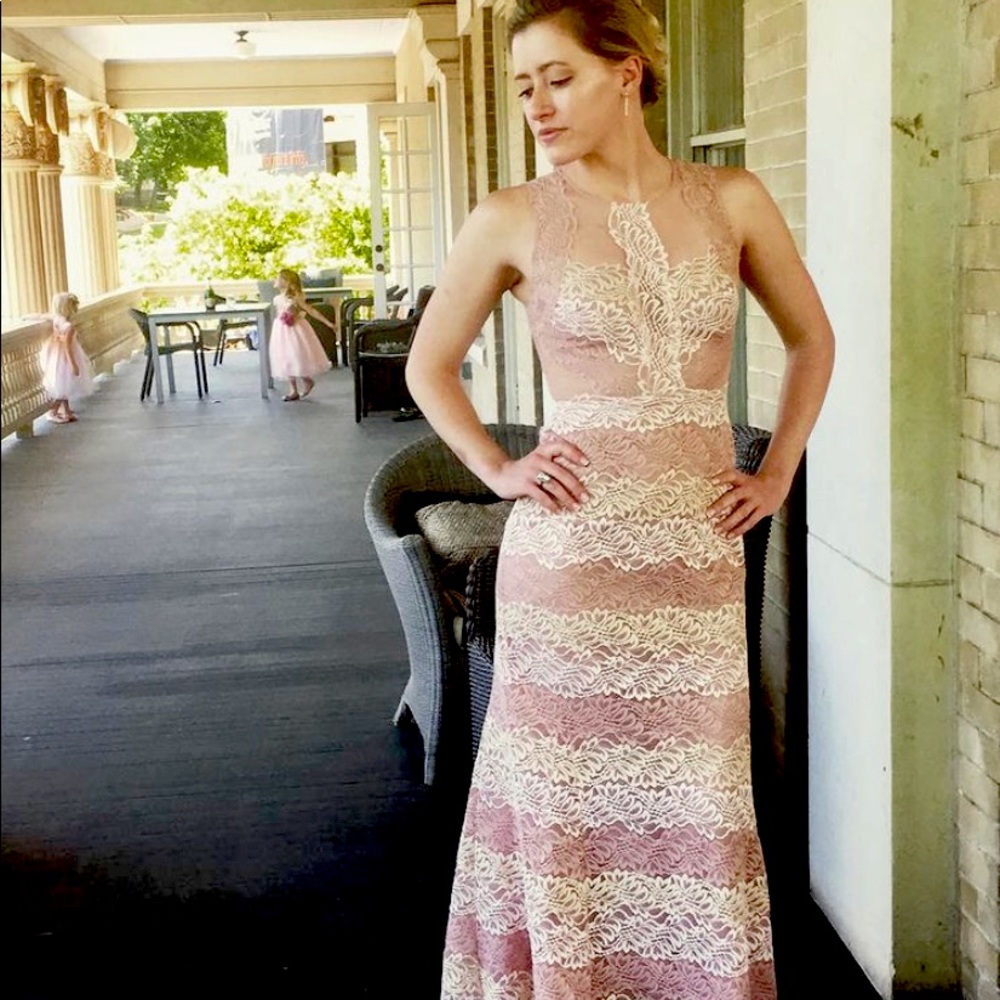 BCBG MAXAZRIA Lace Gown size 2